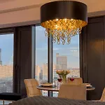 Urban Golden Royal, Jacuzzi By The Window, Chilled Prosecco, Ps5 - Free Garage