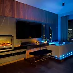 Apartmán Urban Golden Royal, Jacuzzi By The Window, Chilled Prosecco, Ps5 - Free Garage *