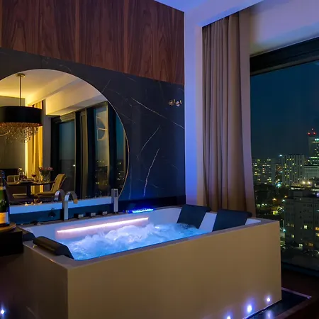 Apartment Urban Golden Royal, Jacuzzi By The Window, Chilled Prosecco, Ps5 - Free Garage Katowice