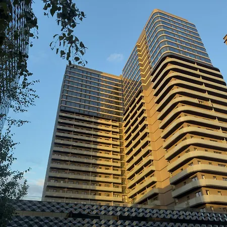 아파트 Urban Golden Royal, Jacuzzi By The Window, Chilled Prosecco, Ps5, Free Garage, No Deposit