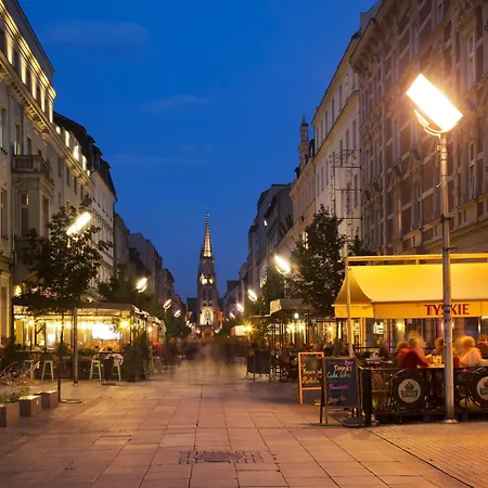 아파트 Urban Golden Royal, Jacuzzi By The Window, Chilled Prosecco, Ps5, Free Garage, No Deposit 카토비체