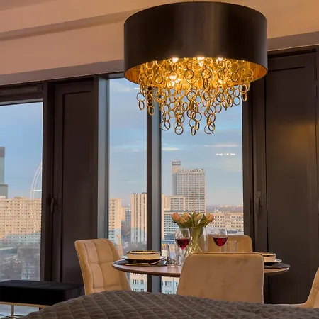 Urban Golden Royal, Jacuzzi By The Window, Chilled Prosecco, Ps5 - Free Garage