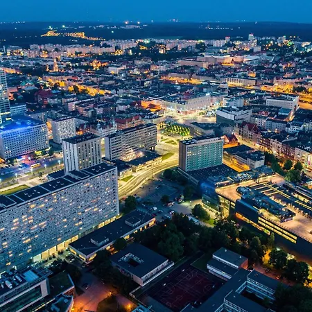 Urban Golden Royal, Jacuzzi By The Window, Chilled Prosecco, Ps5, Free Garage, No Deposit Appartamento Katowice