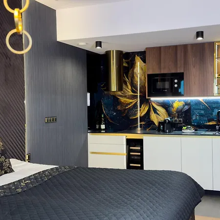 Urban Golden Royal, Jacuzzi By The Window, Chilled Prosecco, Ps5, Free Garage, No Deposit 아파트