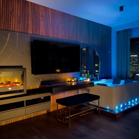 아파트 Urban Golden Royal, Jacuzzi By The Window, Chilled Prosecco, Ps5, Free Garage, No Deposit *