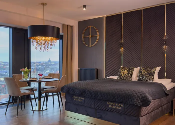 Urban Golden Royal, Jacuzzi By The Window, Chilled Prosecco, Ps5, Free Garage, No Deposit קטוביץ