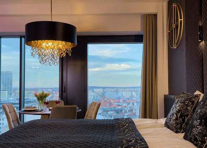 Urban Golden Royal, Jacuzzi By The Window, Chilled Prosecco, Ps5, Free Garage, No Deposit Apartamento