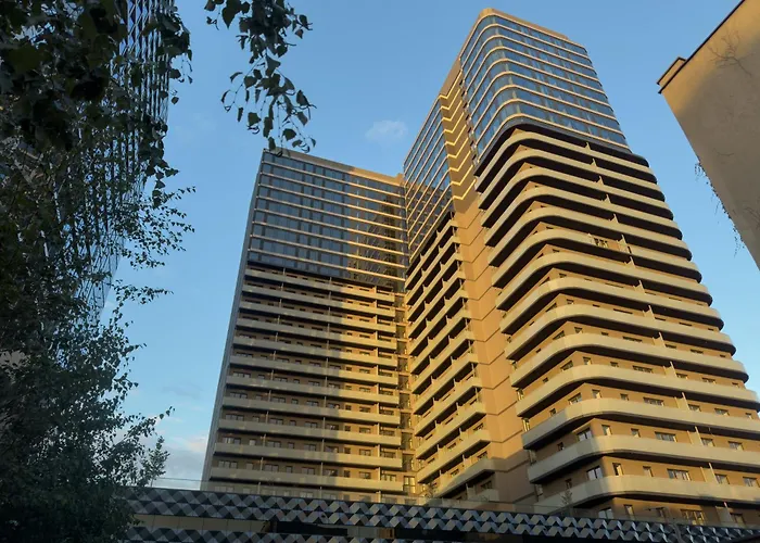 דירה Urban Golden Royal, Jacuzzi By The Window, Chilled Prosecco, Ps5, Free Garage, No Deposit