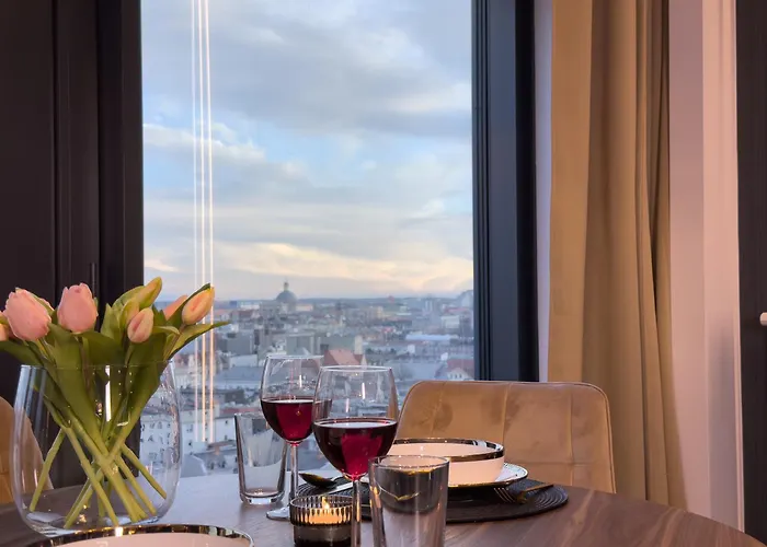 Urban Golden Royal, Jacuzzi By The Window, Chilled Prosecco, Ps5, Free Garage, No Deposit Apartamento Katowice