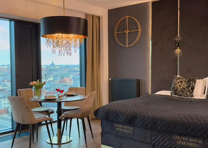 Urban Golden Royal, Jacuzzi By The Window, Chilled Prosecco, Ps5, Free Garage, No Deposit קטוביץ