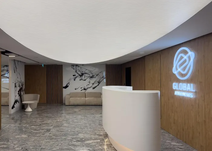 Urban Golden Royal, Jacuzzi By The Window, Chilled Prosecco, Ps5, Free Garage, No Deposit Apartamento