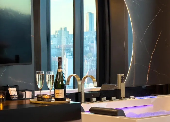 דירה Urban Golden Royal, Jacuzzi By The Window, Chilled Prosecco, Ps5, Free Garage, No Deposit