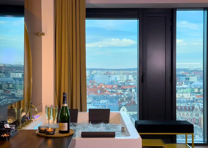 Apartamento Urban Golden Royal, Jacuzzi By The Window, Chilled Prosecco, Ps5, Free Garage, No Deposit