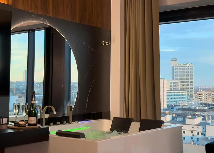 Apartamento Urban Golden Royal, Jacuzzi By The Window, Chilled Prosecco, Ps5, Free Garage, No Deposit Katowice