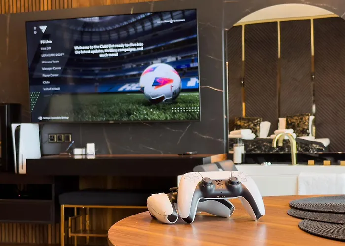 Urban Golden Royal, Jacuzzi By The Window, Chilled Prosecco, Ps5, Free Garage, No Deposit Apartamento Katowice